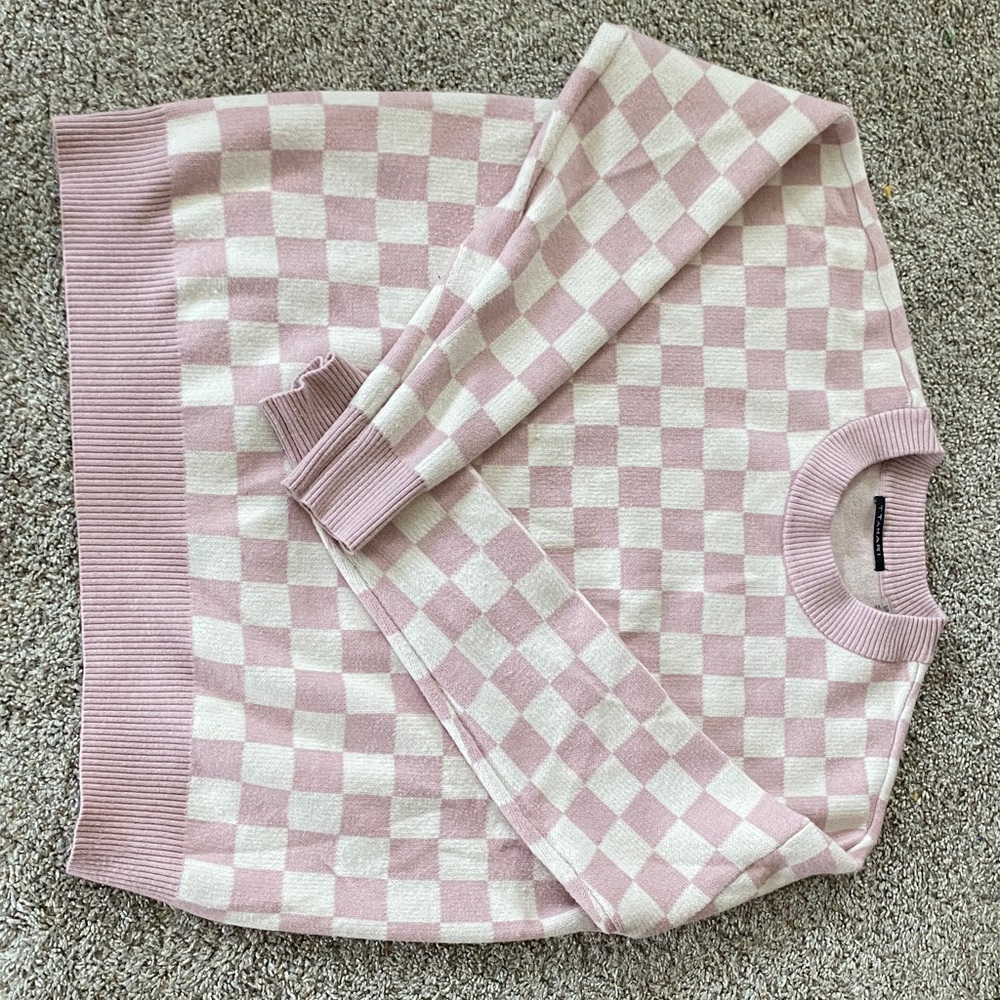 T Tahari Pink & Cream Checkerboard Crewneck Sweater